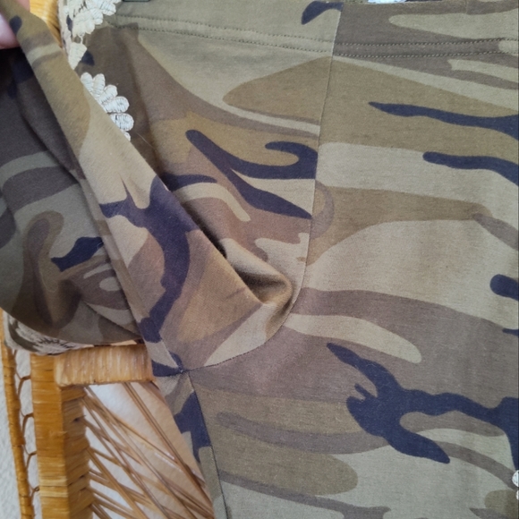 Johnny Was Embroidered Camo Green Leggings - Picture 4 of 7